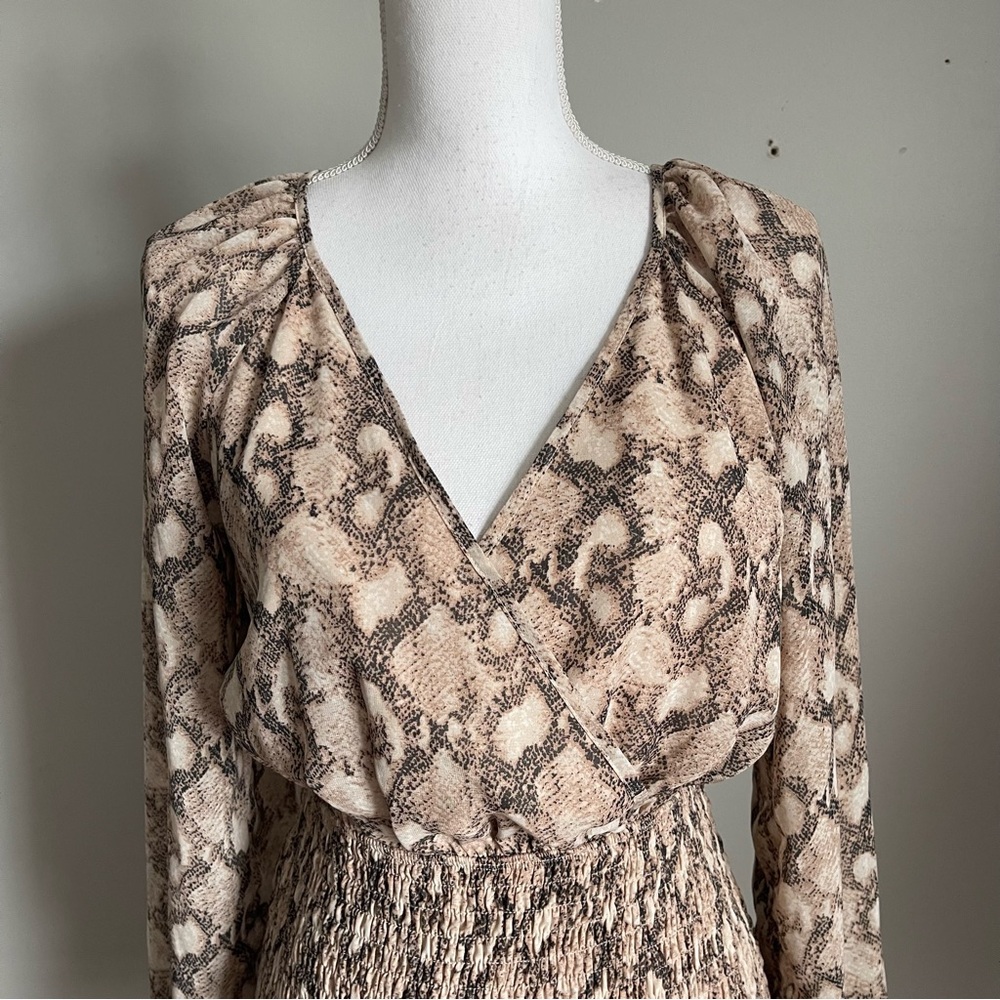 LE LIS | Snakeskin Reptile Print Smocked Long Sleeve Dress Sz S - Picture 3 of 11